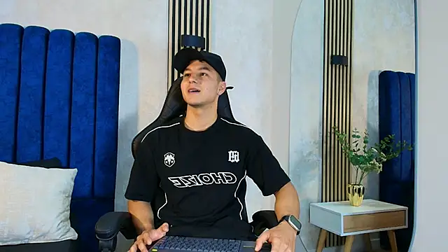 Noah Clarkk online show from 05/17/26, 06:15