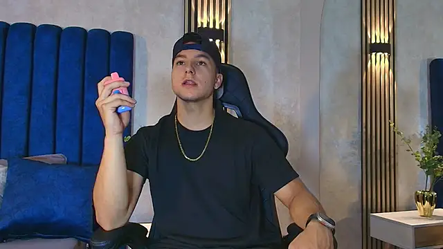 Noah Clarkk online show from 06/03/26, 05:40