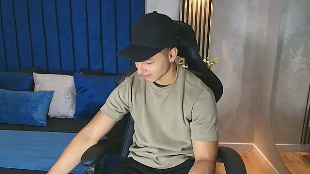 Noah Clarkk online show from 06/23/26, 05:44