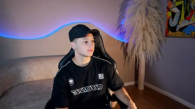 Noah Clarkk online show from 07/18/26, 05:39