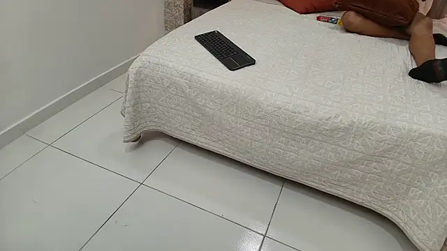 zoe bermudez online show from 12/18/25, 01:28