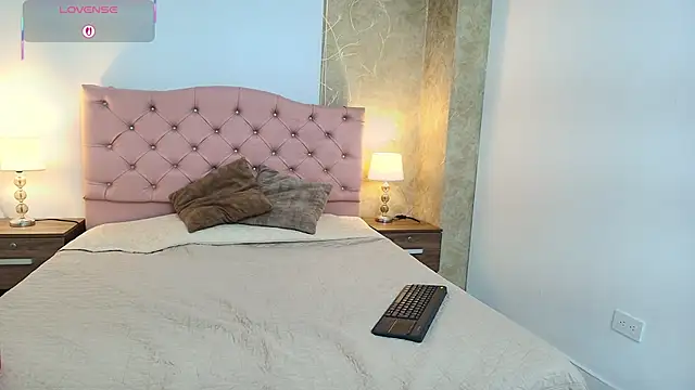 zoe bermudez online show from 02/07/26, 03:32