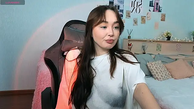 fallin lovee online show from 12/23/25, 05:27