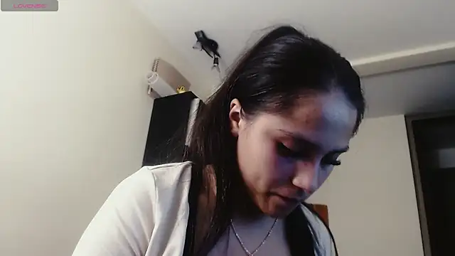 Agatha Dubois4  online show from 04/21/26, 12:34