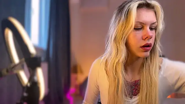 ScoobeDeDoo online show from 12/22/25, 06:32