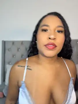 izzybelmonth12 online show from 04/17/26, 08:01