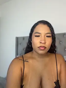 izzybelmonth12 online show from 04/20/26, 08:10