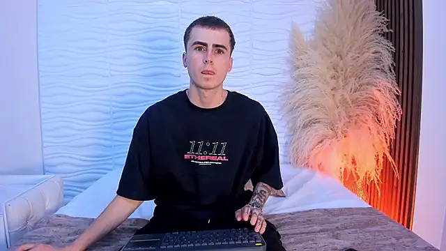 SpaceBoy1 online show from 02/15/26, 09:00