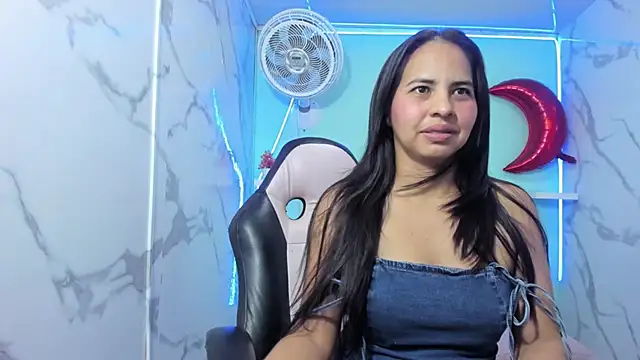 nicol ross19 online show from 02/03/26, 06:22