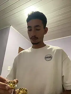 Snapshot of GuioficialBr chatting on 02/09/26, 12:03 GuioficialBr online show from 02/09/26, 12:03