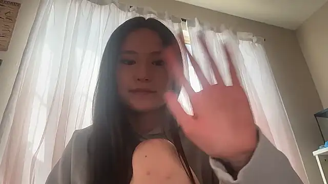 luvvivii online show from 04/15/26, 12:50