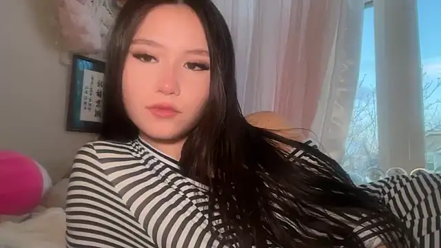 luvvivii online show from 04/18/26, 01:42