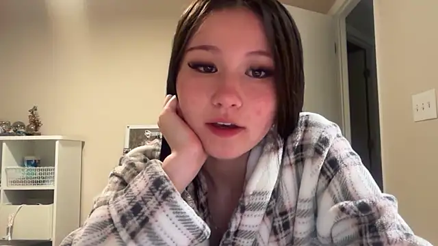 Snapshot of luvvivii chatting on 05/13/26, 02:53 luvvivii online show from 05/13/26, 02:53