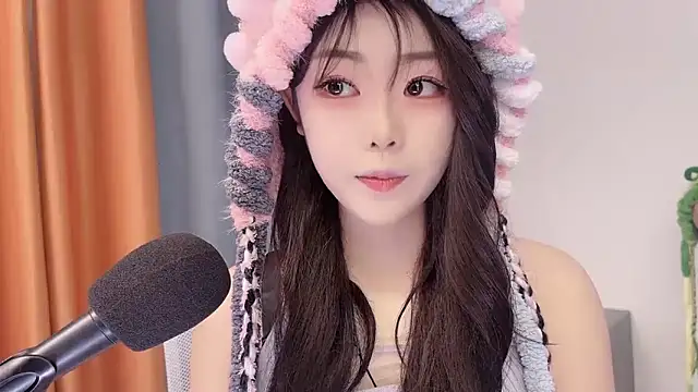 smalldaisy online show from 02/06/26, 02:16