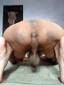 Snapshot of juicy--cock chatting on 07/17/26, 01:45 juicy--cock online show from 07/17/26, 01:45