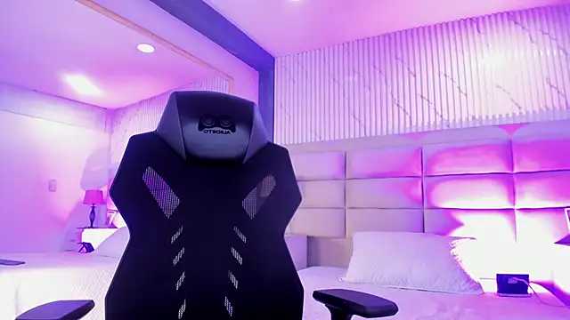 ManuelaEvans  online show from 02/16/26, 08:49