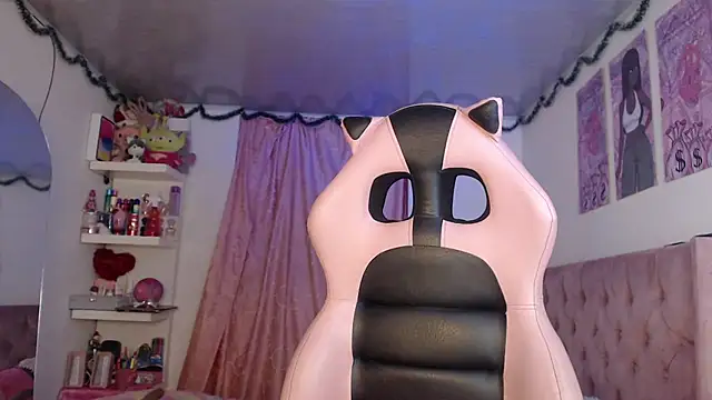 Snapshot of violett_brown9 chatting on 06/15/26, 06:59 violett brown9 online show from 06/15/26, 06:59