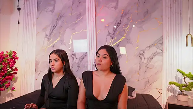 Snapshot of Scarlet_and_naomi chatting on 01/16/26, 04:16 Scarlet and naomi online show from 01/16/26, 04:16