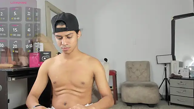 Victor LatinBoy online show from 04/12/26, 04:06