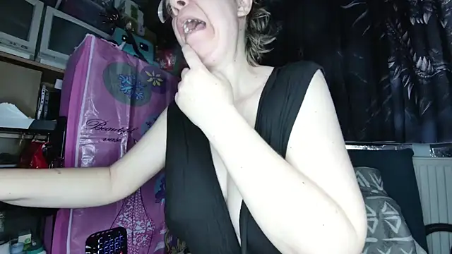 Snapshot of xNiceTitsx chatting on 03/11/25, 08:41 xNiceTitsx online show from 03/11/25, 08:41