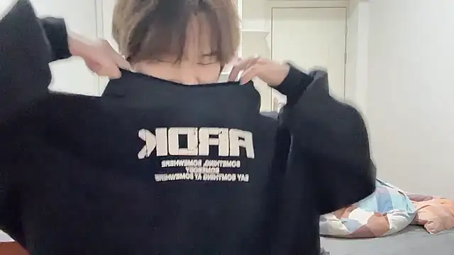 Snapshot of junnan001 chatting on 12/21/25, 08:32 junnan001 online show from 12/21/25, 08:32