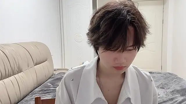 Snapshot of junnan001 chatting on 12/23/25, 09:51 junnan001 online show from 12/23/25, 09:51