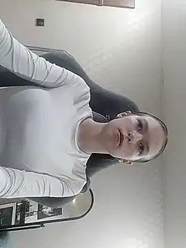 Yzi online show from 12/22/25, 08:33