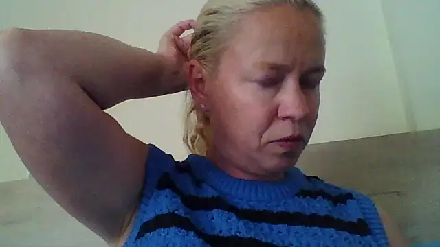 Snapshot of jennyblondeuk chatting on 04/26/26, 04:59 jennyblondeuk online show from 04/26/26, 04:59