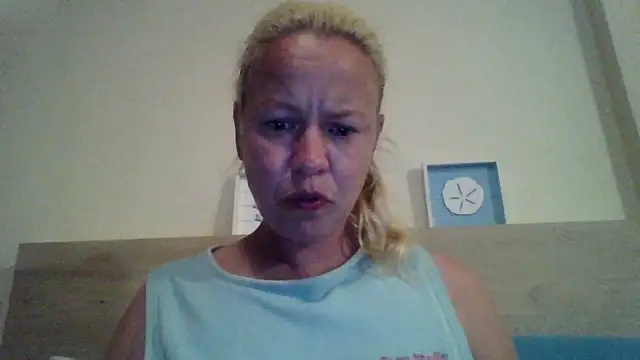 Snapshot of jennyblondeuk chatting on 04/29/26, 09:32 jennyblondeuk online show from 04/29/26, 09:32
