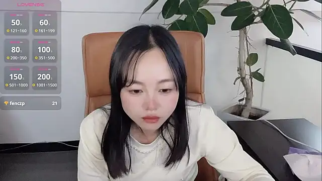 Snapshot of Yuer-77 chatting on 02/05/26, 12:32 Yuer-77 online show from 02/05/26, 12:32