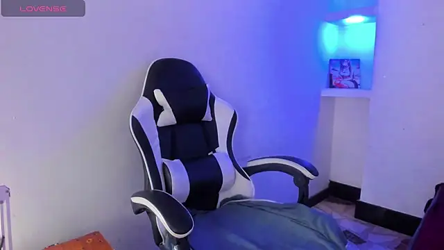 ashley-17 online show from 03/06/26, 04:42