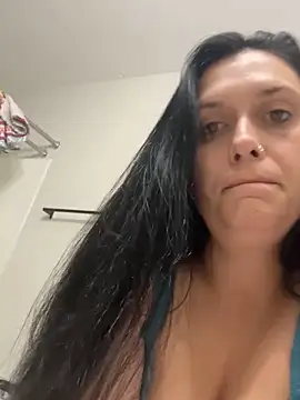 Snapshot of sexystoner420 chatting on 12/20/25, 02:24 sexystoner420 online show from 12/20/25, 02:24