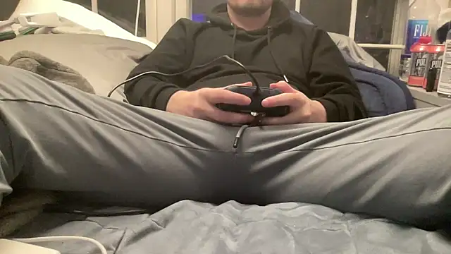 Snapshot of littledrew11 chatting on 02/23/26, 03:04 littledrew11 online show from 02/23/26, 03:04