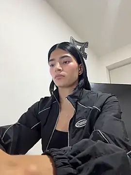 Ema Rose  online show from 04/17/26, 08:23