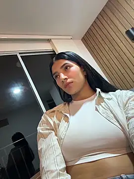 Snapshot of Ema_Rose_ chatting on 05/31/26, 04:09 Ema Rose online show from 05/31/26, 04:09