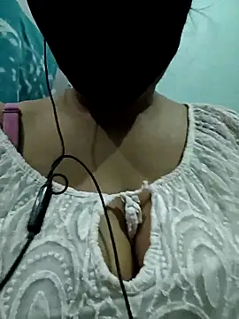 Snapshot of suman_bhabhi001 chatting on 04/01/26, 05:54 suman bhabhi001 online show from 04/01/26, 05:54