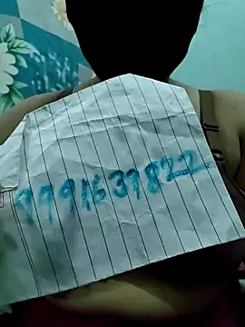 Snapshot of suman_bhabhi001 chatting on 04/25/26, 04:04 suman bhabhi001 online show from 04/25/26, 04:04