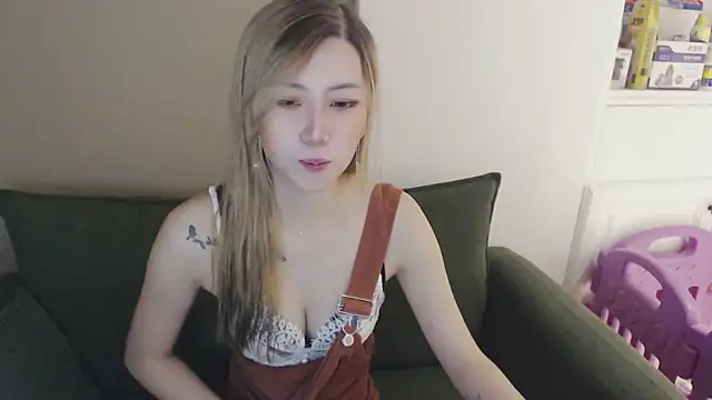 whitecat13 online show from 04/21/26, 11:16