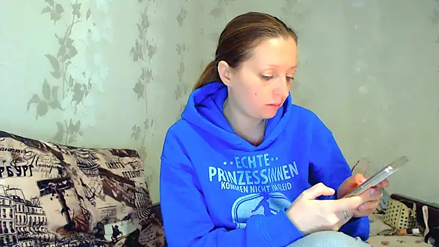 Snapshot of CrystallAngel chatting on 02/08/26, 04:43 CrystallAngel online show from 02/08/26, 04:43