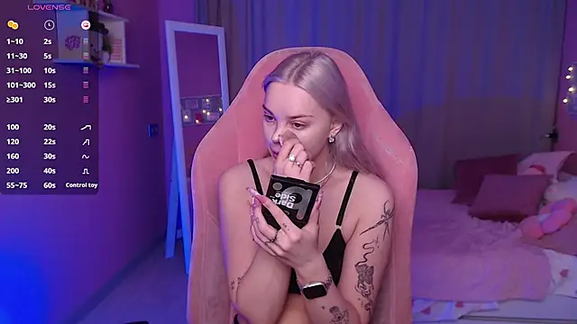 Snapshot of Leslie_Caronn chatting on 03/01/26, 07:43 Leslie Caronn online show from 03/01/26, 07:43