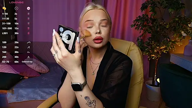 Leslie Caronn online show from 04/26/26, 07:39