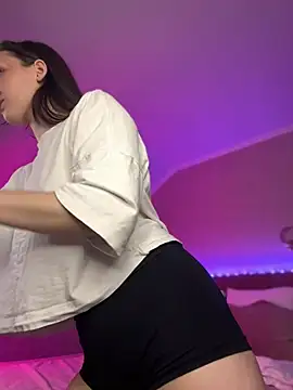 Snapshot of LuxBrunette_ chatting on 02/09/26, 05:22 LuxBrunette online show from 02/09/26, 05:22