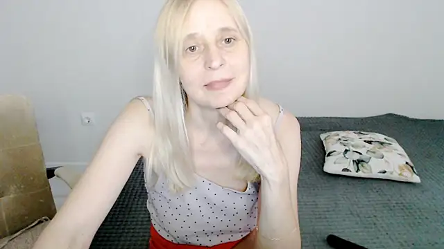 Snapshot of MiLenaMilf chatting on 02/14/25, 08:31 MiLenaMilf online show from 02/14/25, 08:31