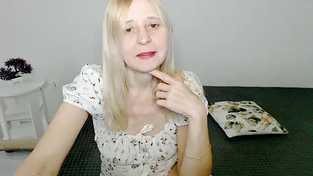 Snapshot of MiLenaMilf chatting on 02/22/25, 03:45 MiLenaMilf online show from 02/22/25, 03:45