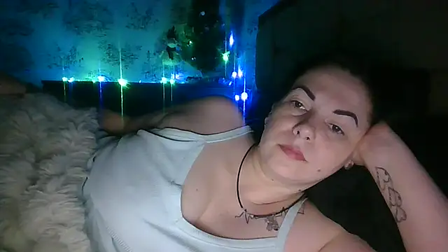 Snapshot of SKYNate chatting on 12/23/25, 05:16 SKYNate online show from 12/23/25, 05:16