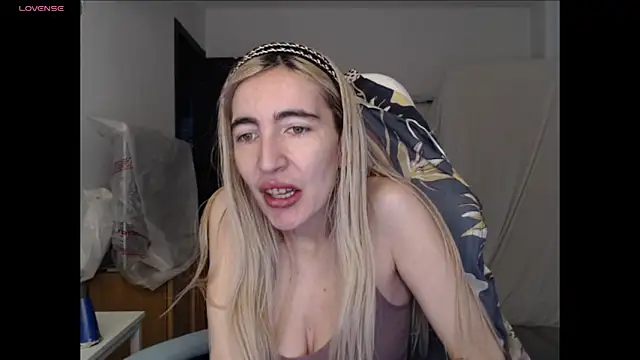 Snapshot of BarbieBlondieGirl chatting on 05/18/26, 02:12 BarbieBlondieGirl online show from 05/18/26, 02:12