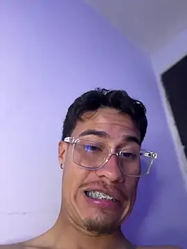 Snapshot of Latin_Paisa_Boy chatting on 05/15/26, 04:30 Latin Paisa Boy online show from 05/15/26, 04:30