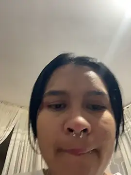 Snapshot of Chloe_cortes chatting on 05/20/26, 05:35 Chloe cortes online show from 05/20/26, 05:35