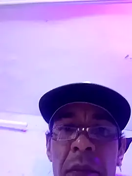 Snapshot of RealEl23 chatting on 12/23/25, 01:03 RealEl23 online show from 12/23/25, 01:03