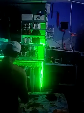 Snapshot of RealEl23 chatting on 04/04/26, 08:01 RealEl23 online show from 04/04/26, 08:01